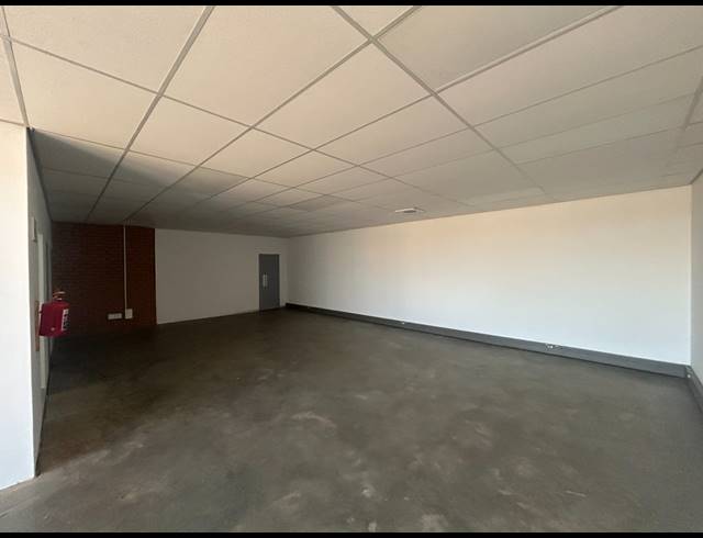 675M² WAREHOUSE TO LET IN CLAYVILLE